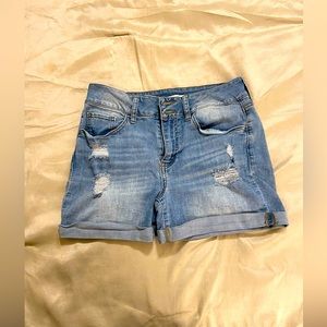 SO Curvy Midi Distressed Jean Shorts Size 7 (28)